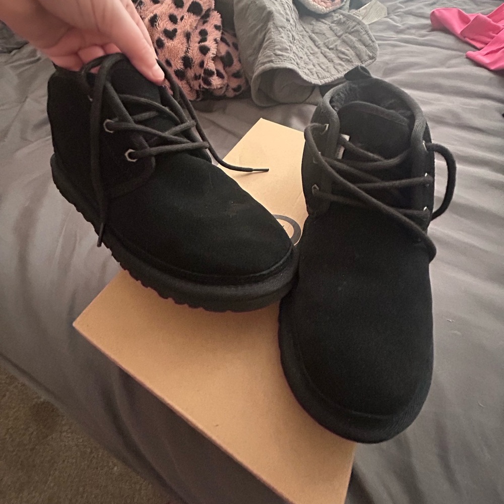 Worn twice ugg boots . Black 7.5